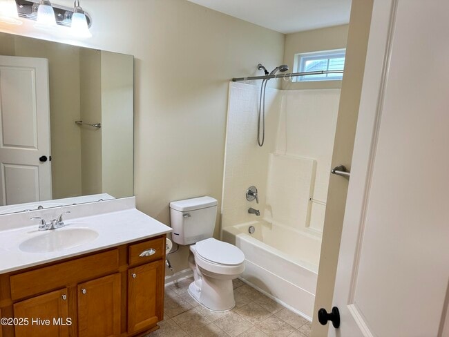 Building Photo - 3661 Thornbrook Dr
