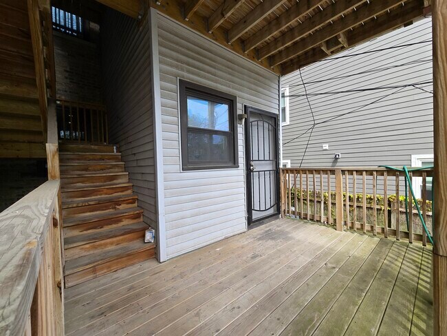 Building Photo - 6137 S Kimbark Ave