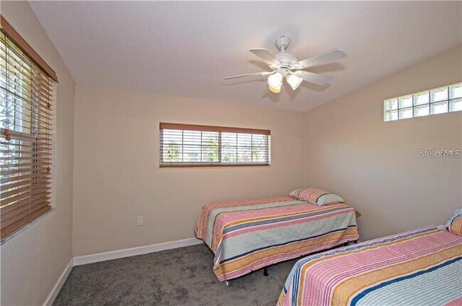 Building Photo - 540 Lindley Terrace