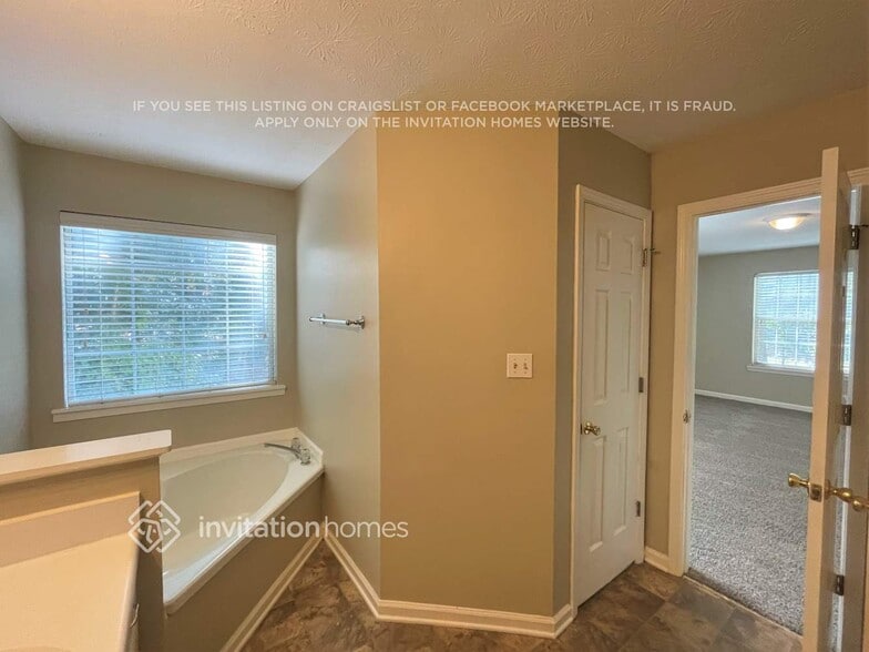 Building Photo - 249 King William Dr