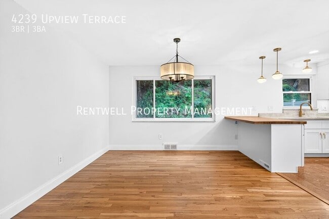 Building Photo - 4239 Upview Ter