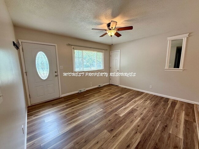 Building Photo - Cozy 3 Bedroom Home in Blue Springs