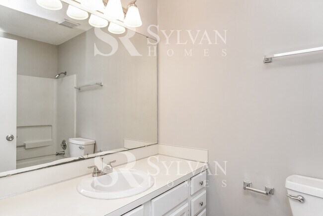 Building Photo - This home exudes a cheerful and welcoming charm!