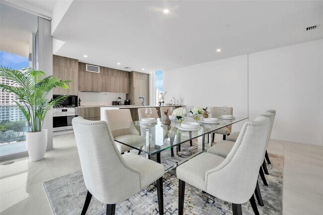 Building Photo - 17550 Collins Ave