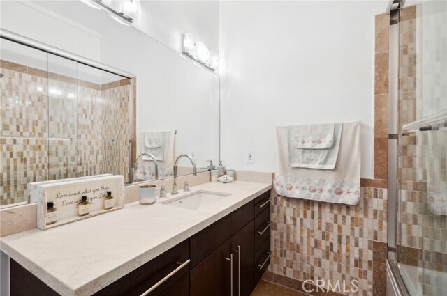 Building Photo - 2085 Temple Hills Dr