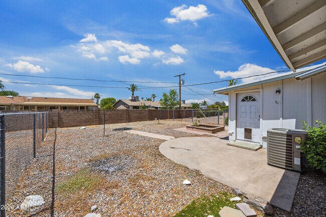Building Photo - 12422 N Cherry Hills Dr E