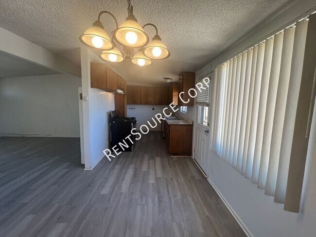 Building Photo - 1379 Riverside Dr