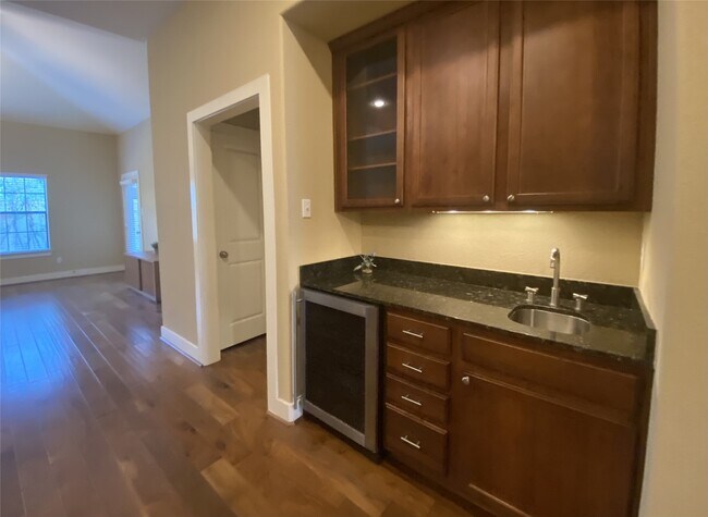 Building Photo - 6057 Yale St