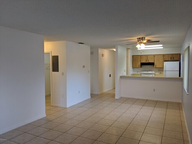 Building Photo - 2283 Fox Hollow Dr