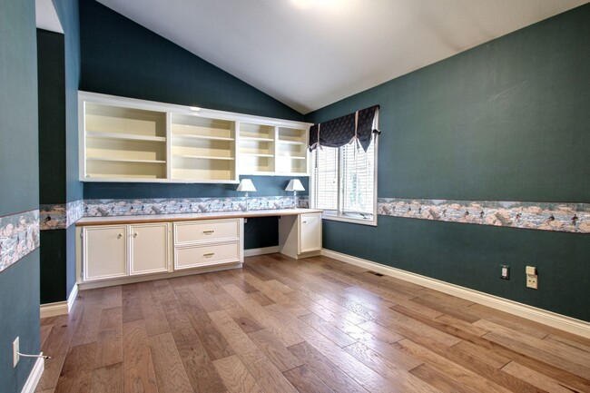 Building Photo - Castle Pines Village Custom Home for lease.