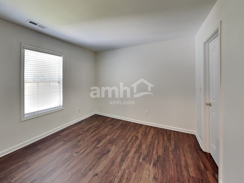 Building Photo - 11251 Heritage Green Dr