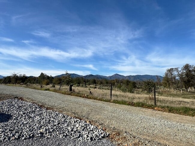 Building Photo - Breathtaking Views – Brand New 2 Bed, 1.5 Bath Home for Rent!  Available Nov 1st | Mt. Bally | Mt...