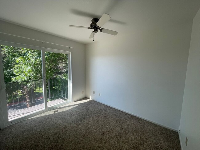 Building Photo - Cute 3 Bedroom Townhome close to UNR