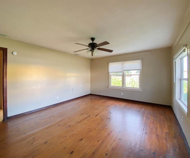 Building Photo - 830 N Combee Rd