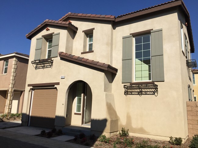 Primary Photo - 2873 S Via Belamaria