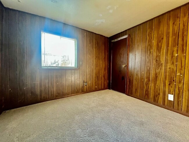 Building Photo - Fantastic home in desirable Englewood neighborhood