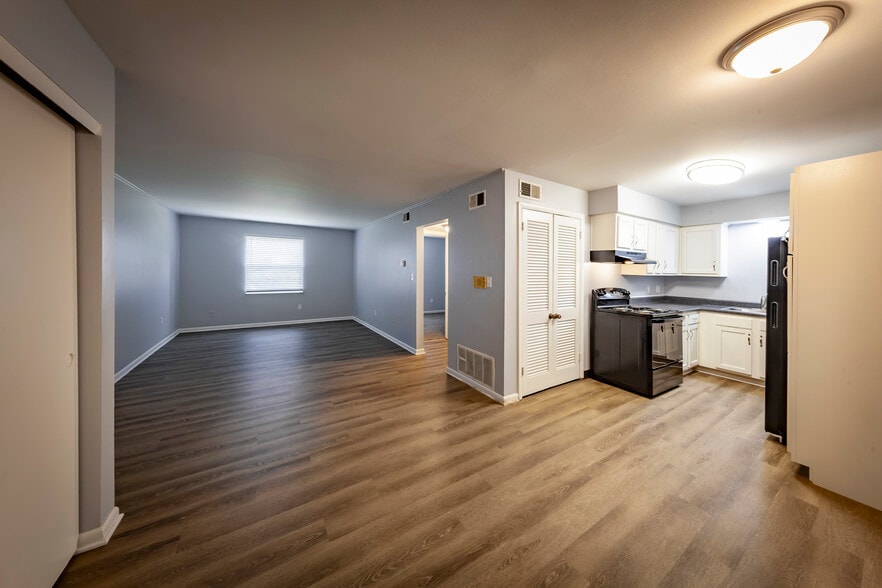 Building Photo - Williamsburg Square