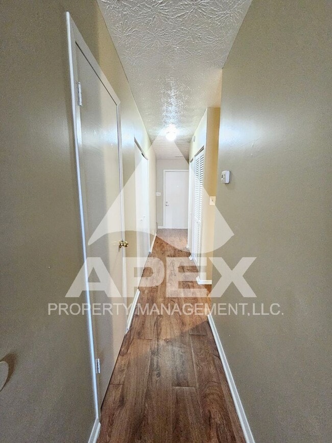 Building Photo - MOVE-IN SPECIAL, $1 RENT!! - Nice 2 Bd | 1.5 Ba Townhouse in West Knox off Cedarbluff!