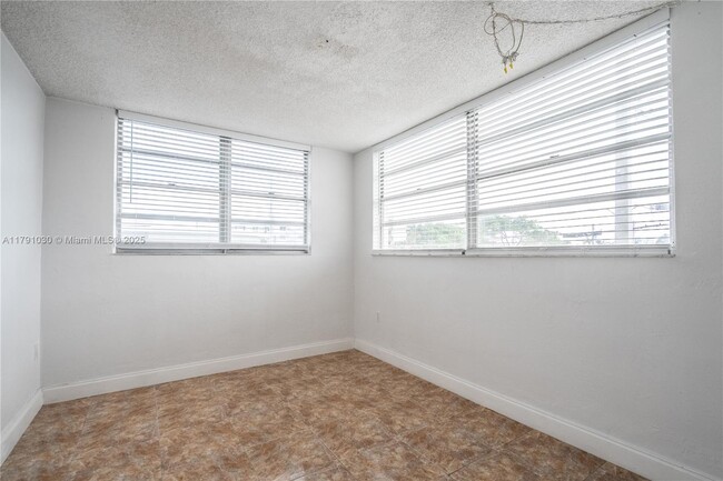 Building Photo - 7850 Byron Ave
