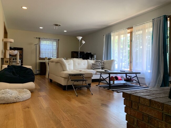 Building Photo - NOW Leasing!