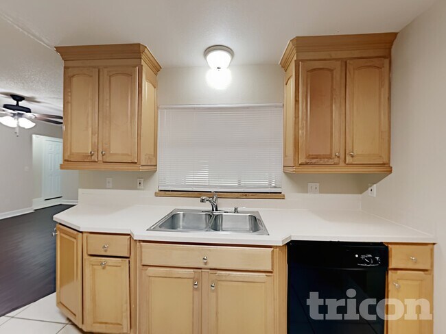 Building Photo - 260 12 League Cir