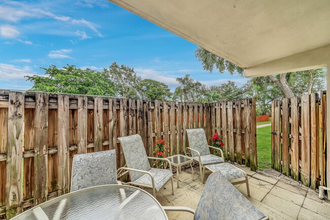 Building Photo - 3402 Gardens E Dr