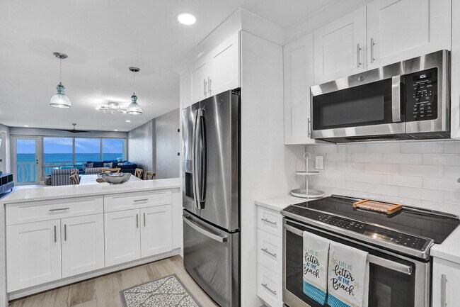 Building Photo - 1021 Hillsboro Mile