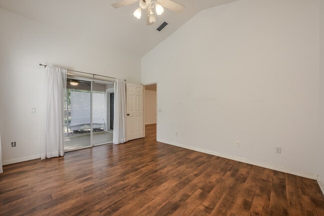 Building Photo - 39900 Bayview Dr