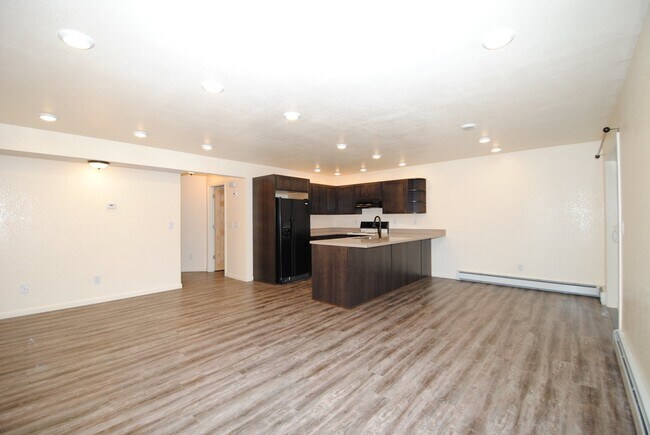 Building Photo - 4922/4924 Princeton Drive