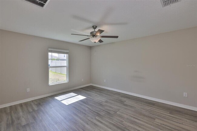 Building Photo - 15411 Miller Creek Dr