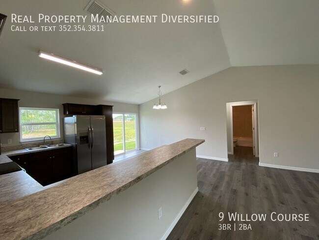 Building Photo - 9 Willow Course