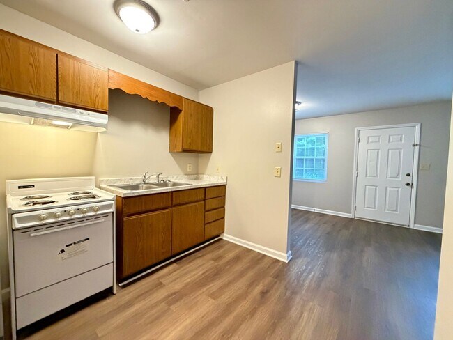 Building Photo - 221 Quintas Ave