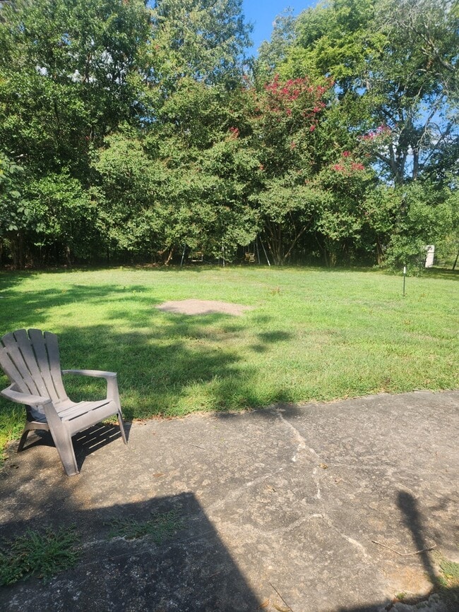 Building Photo - 709 Vassar Dr