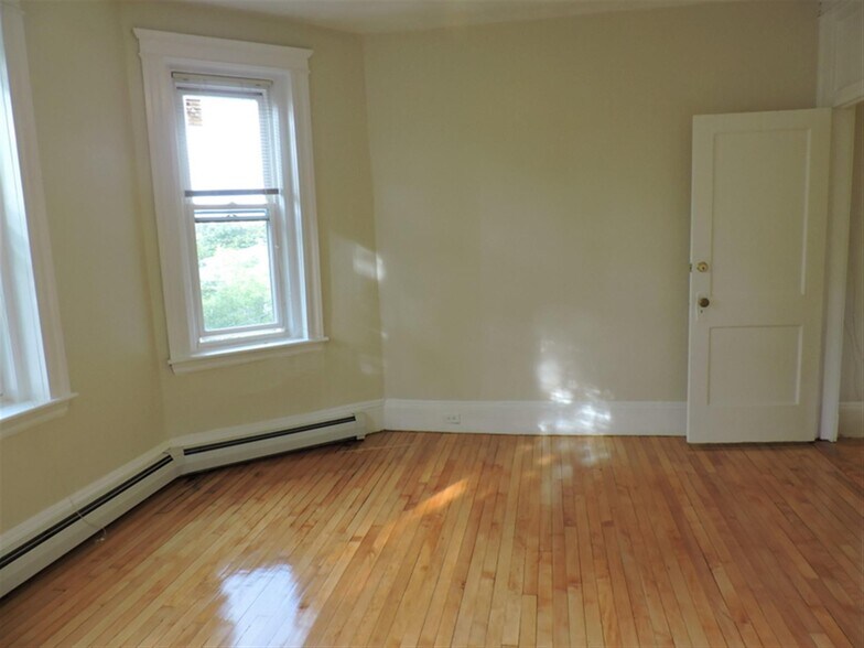 Building Photo - 280 Brookline St