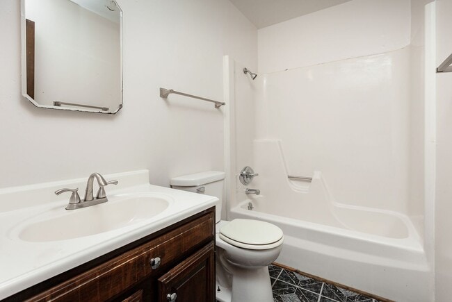 Building Photo - 1020 Williams St