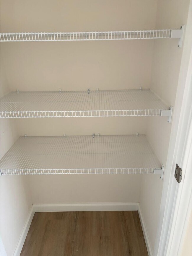 Building Photo - 1 bed, 1 bath Apartment