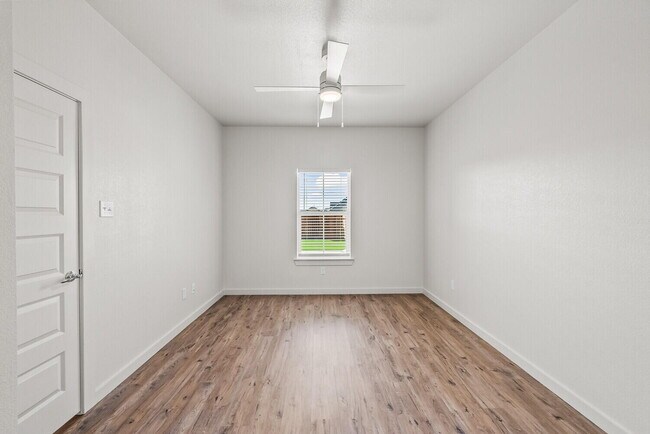 Building Photo - 10918 Albany Ave