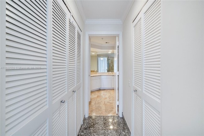 Building Photo - 888 Brickell Key Dr