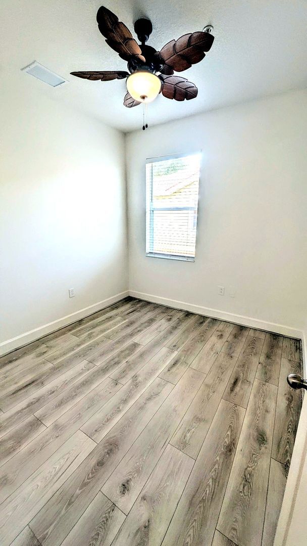 Building Photo - Annual UNFURNISHED 3-bed 2-bath condo in Stonehaven