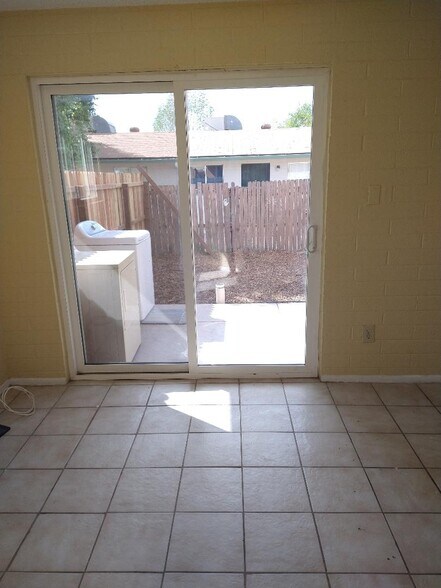 Building Photo - 1515 W Desert Cove Ave