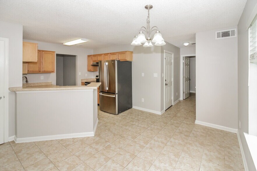 Building Photo - 1115 Scofield Dr