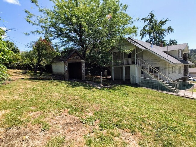 Building Photo - 2 br, 1 bath House - 1836 NE Klamath Ave