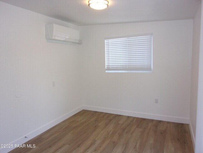 Building Photo - 5280 Diamond Dr