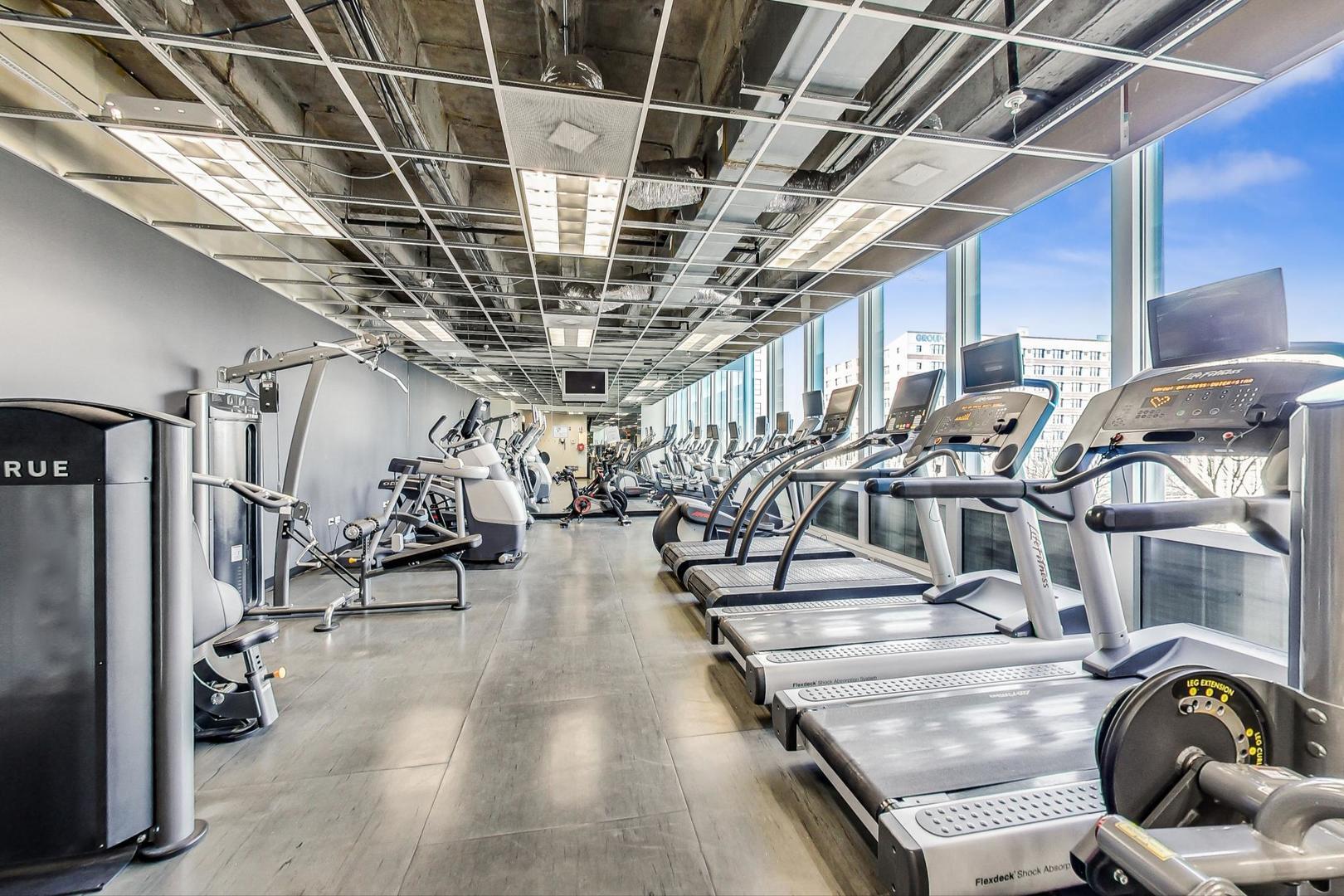 Building Photo - 1804 W Superior St