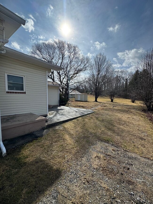 Building Photo - Charming 3 Bedroom 1.5 Bath Home