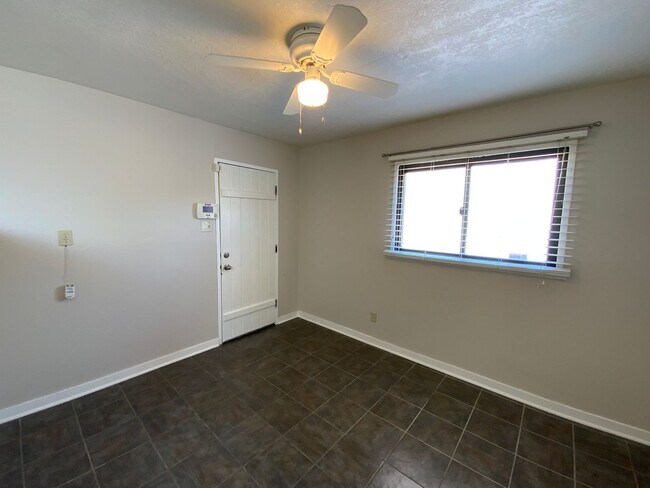 Building Photo - 3 Bedroom Single Story Home Near Gibson Bl...