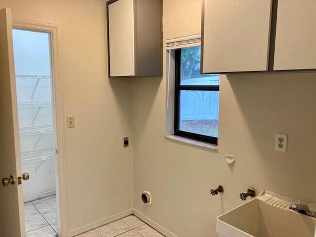 Building Photo - 6170 W Pinedale Cir