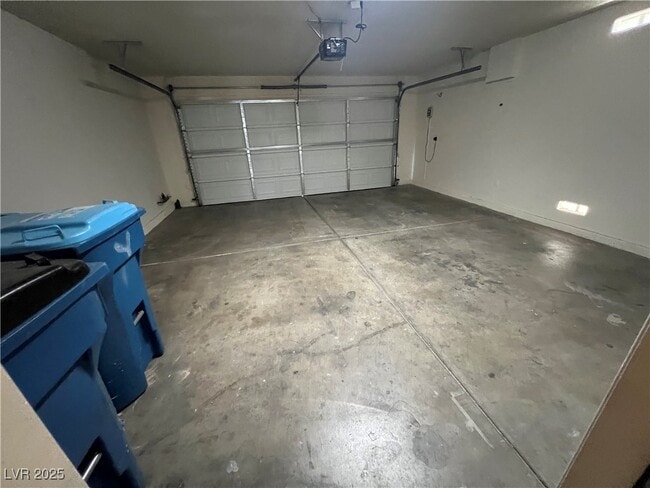 Building Photo - 561 Poplar Leaf St