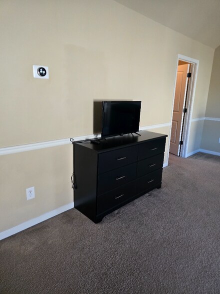 Building Photo - 2797 Huntcliffe Dr