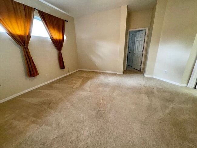 Building Photo - 4 Bedroom 3 bath Vista Lakes Home with a Fenced Backyard!